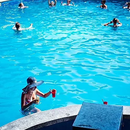 Ξενοδοχείο Party Golden Sands
