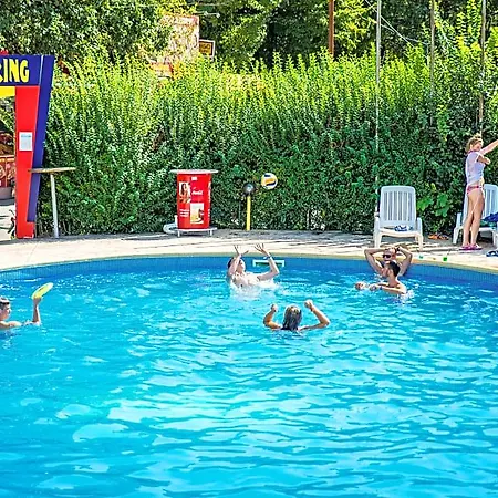 Ξενοδοχείο Party 3*
